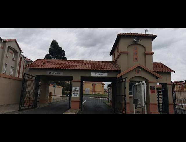 2 BEDROOM TOWNHOUSE FOR SALE IN ORMONDE